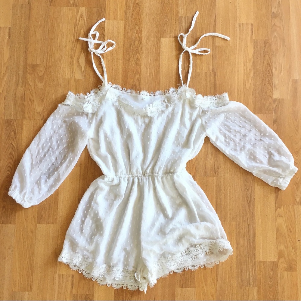 Cold shoulder high-cut shorts romper, Size M